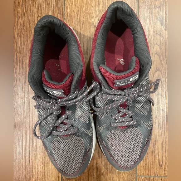 New Balance 590v3 women's all-terrain trail running shoes Size 9.5 pre loved - Picture 4 of 11